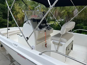 2018 Boston Whaler 210 Dauntless