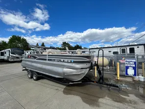 2015 Sun Tracker Fishin' Barge 22 XP3