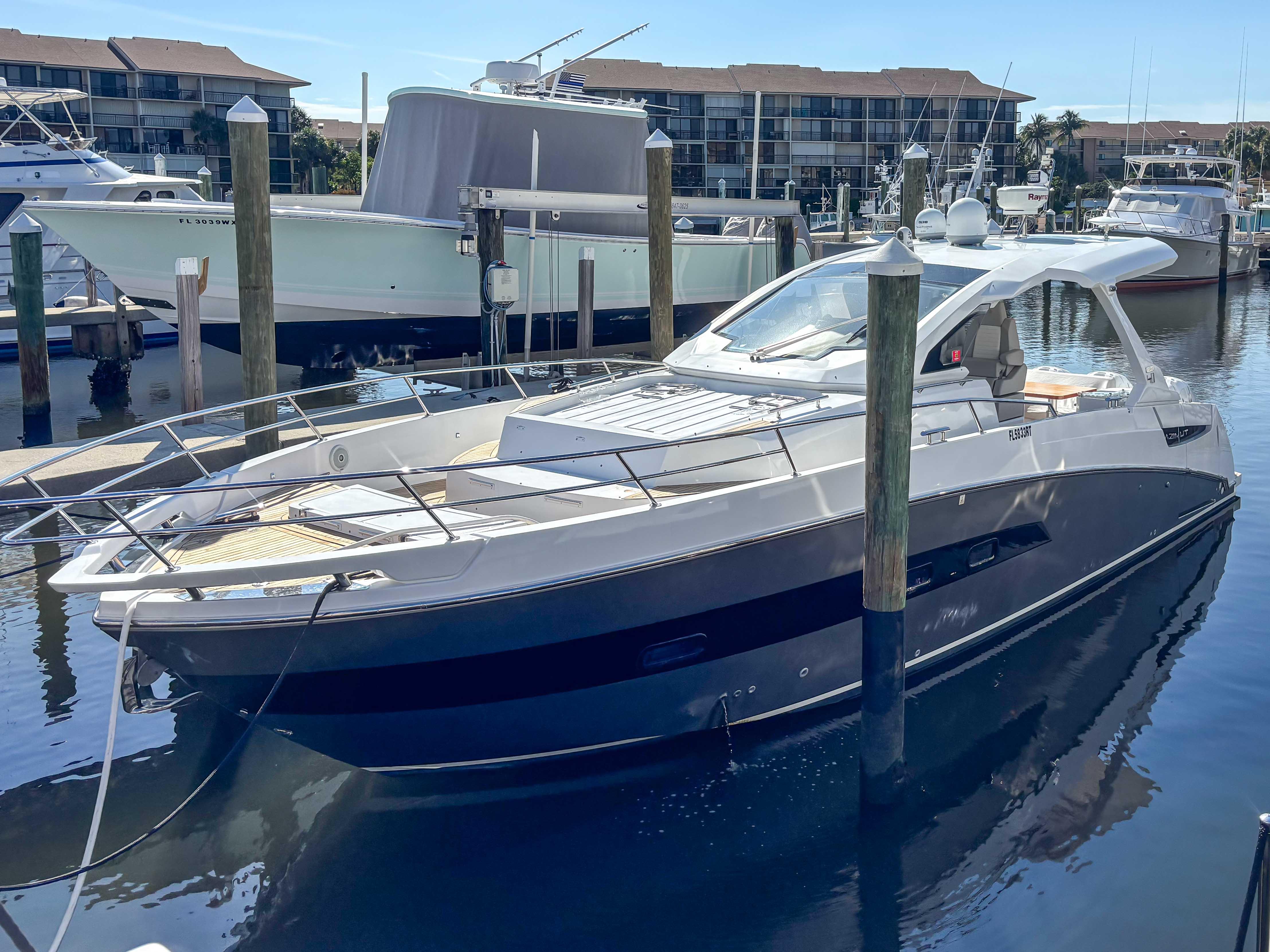 精密級フライブリッジ型クルーザー Azimut 40 60cmL（Xinchao