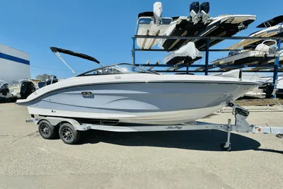 2024 Sea Ray SPX 210 Outboard