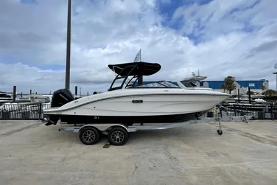 2024 Sea Ray SPX 210 Outboard