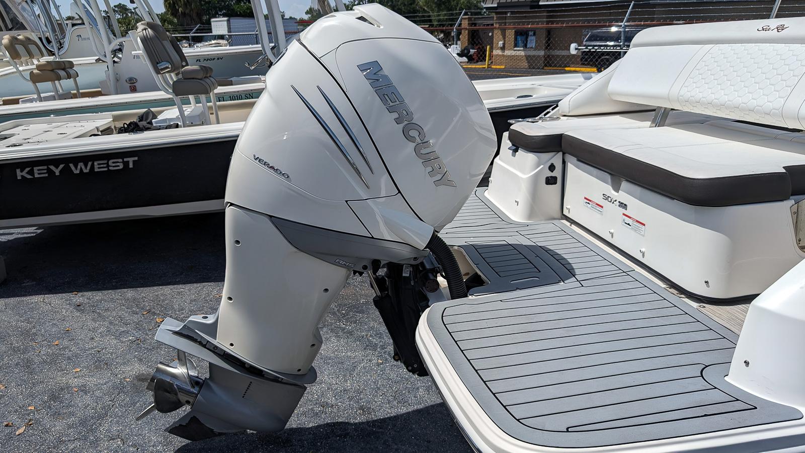 2018 Sea Ray SDX 250 Outboard