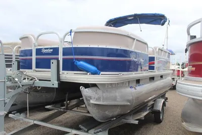 2015 Sun Tracker Party Barge 18 DLX