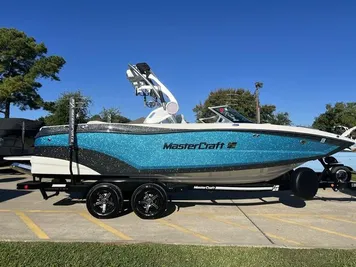 2021 MasterCraft XT22