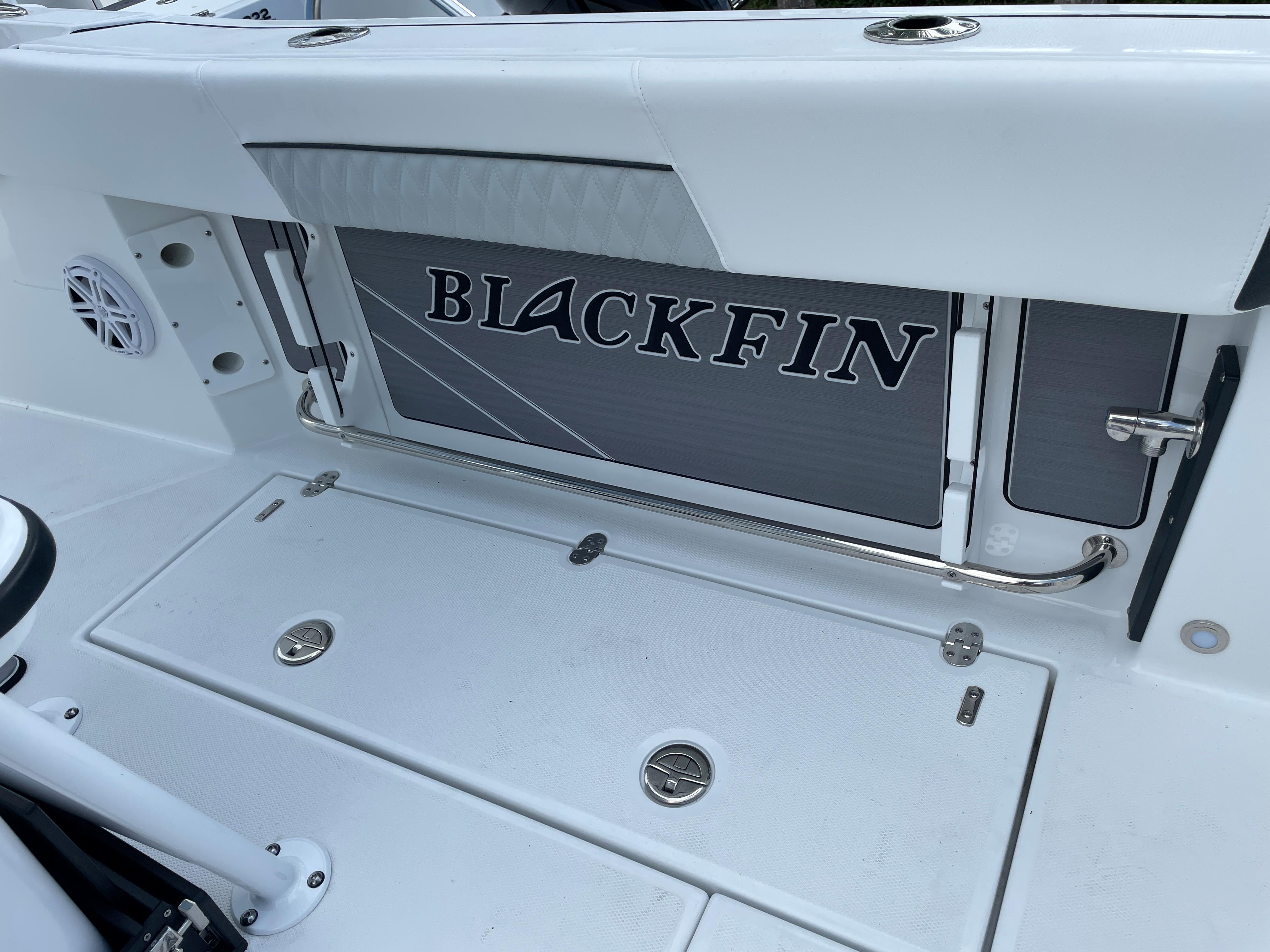 2023 Blackfin 252CC Center Console