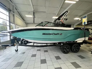 2023 MasterCraft XT22