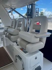 2018 Boston Whaler 420 Outrage