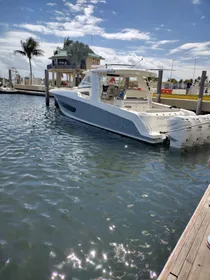 2018 Boston Whaler 420 Outrage