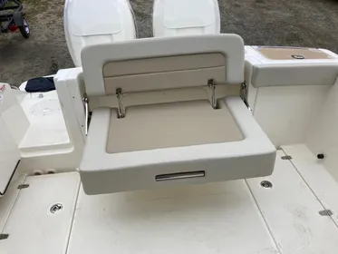 2021 Boston Whaler 280 Vantage