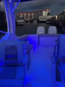 2021 Boston Whaler 280 Vantage