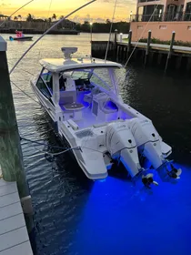 2021 Boston Whaler 280 Vantage