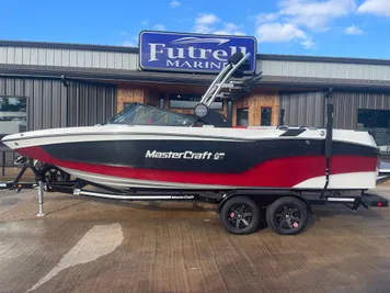 2023 MasterCraft XT24