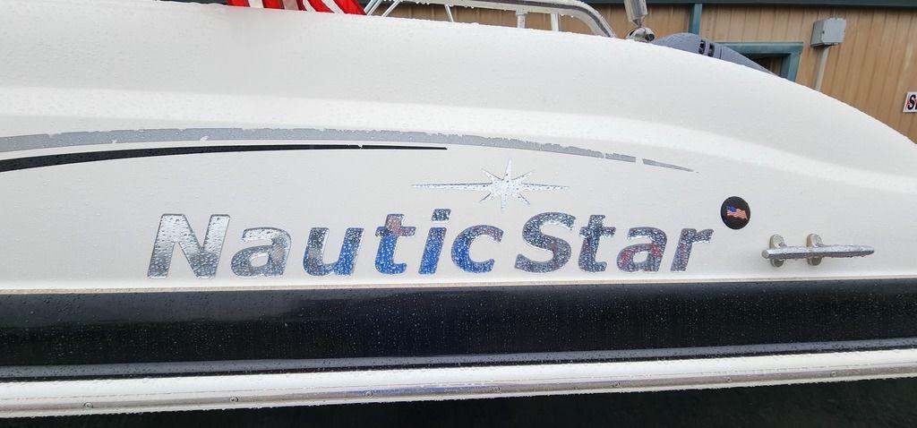 2005 NauticStar 210 Sport Deck