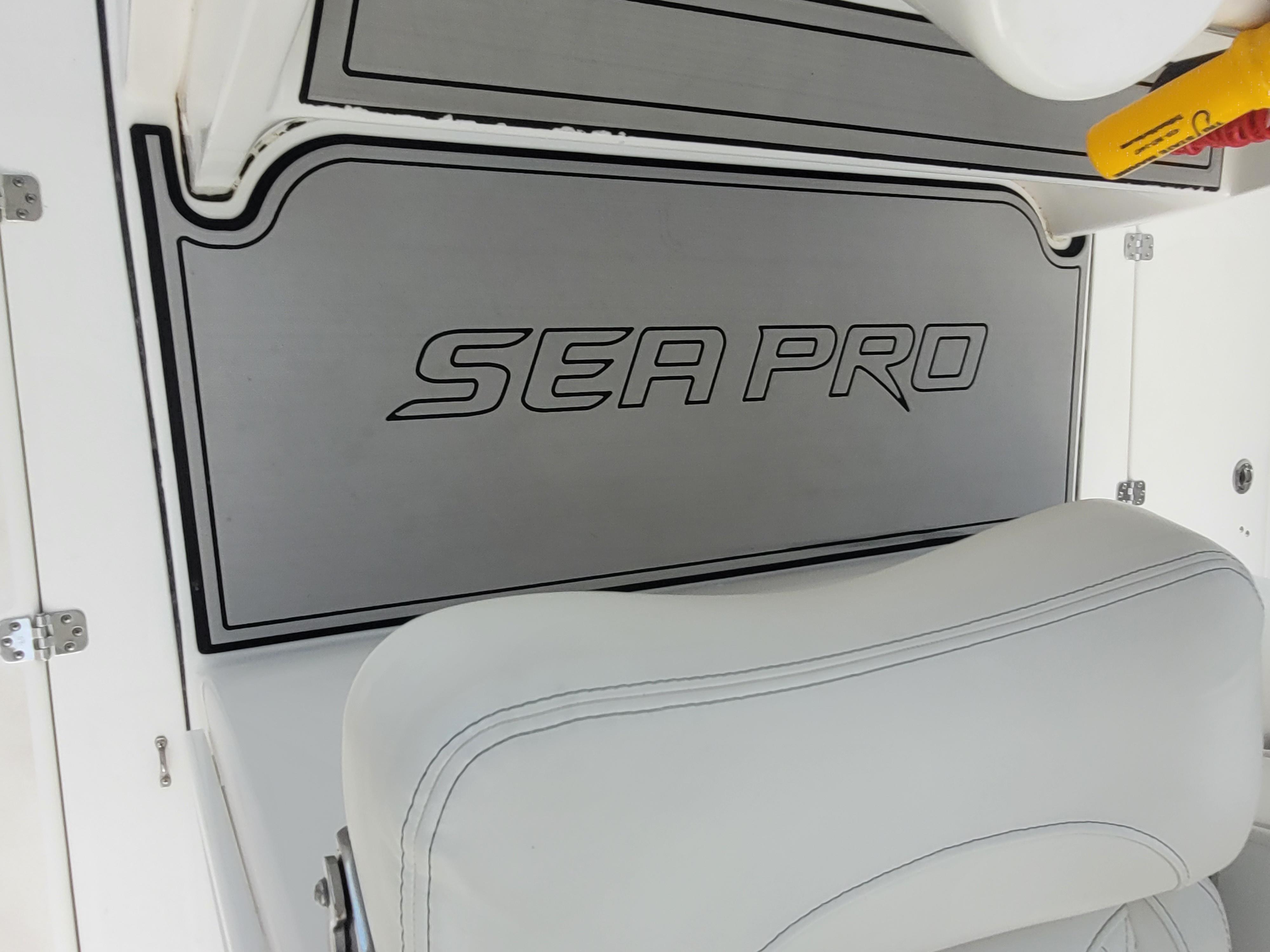 2022 Seapro 320 DLX