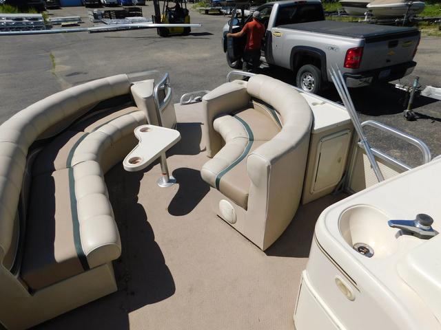 2001 Used Flagship 223 Deluxe S Seating