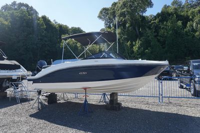 2022 Sea Ray SPX 210 OB