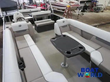 2024 Princecraft Vectra 25 RL Swingback Dinette Tritoon Pontoon & M