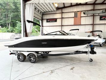 2023 Sea Ray SPX 210