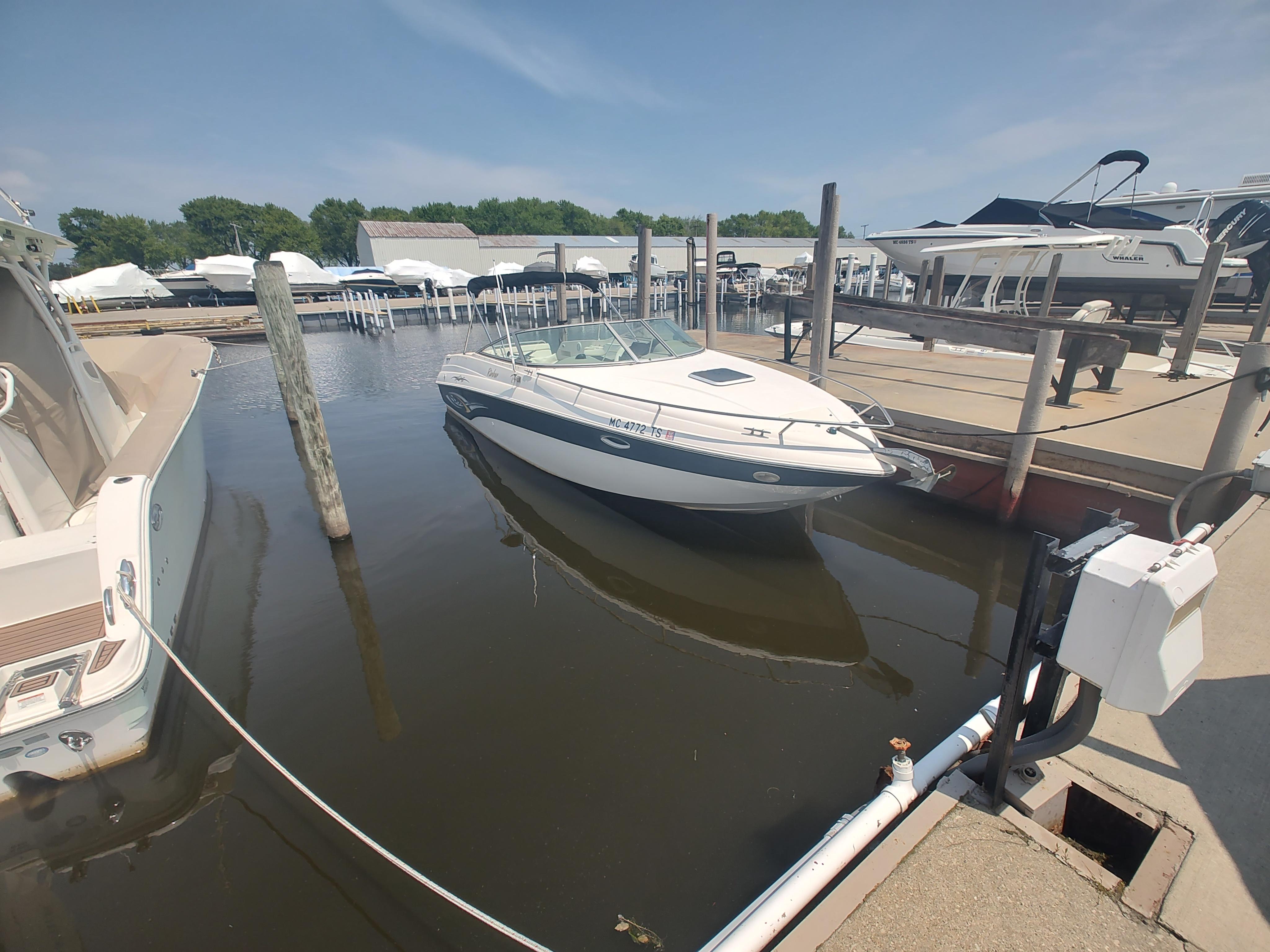 2003 Rinker 282 Captiva Cuddy