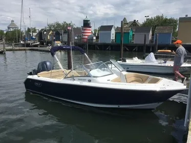 2017 Sea Hunt Escape 211 LE