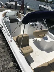 2017 Sea Hunt Escape 211 LE