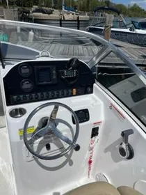 2017 Sea Hunt Escape 211 LE