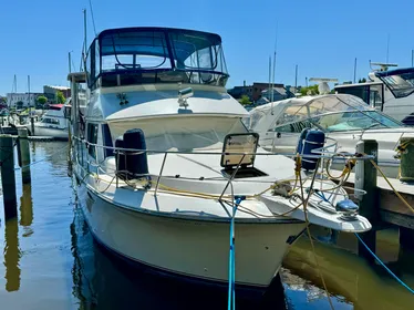 1992 Carver 36 Motor Yacht