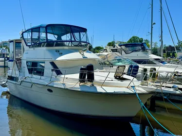 1992 Carver 36 Motor Yacht