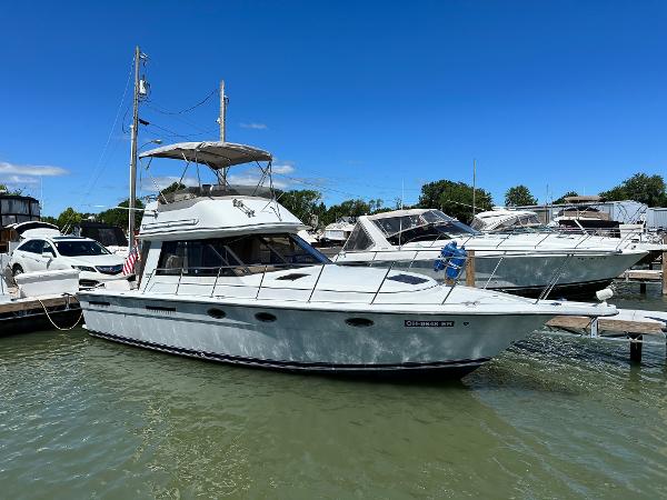 Used 1983 Tiara Yachts 31 Continental, 43452 Catawba Island - Boat Trader