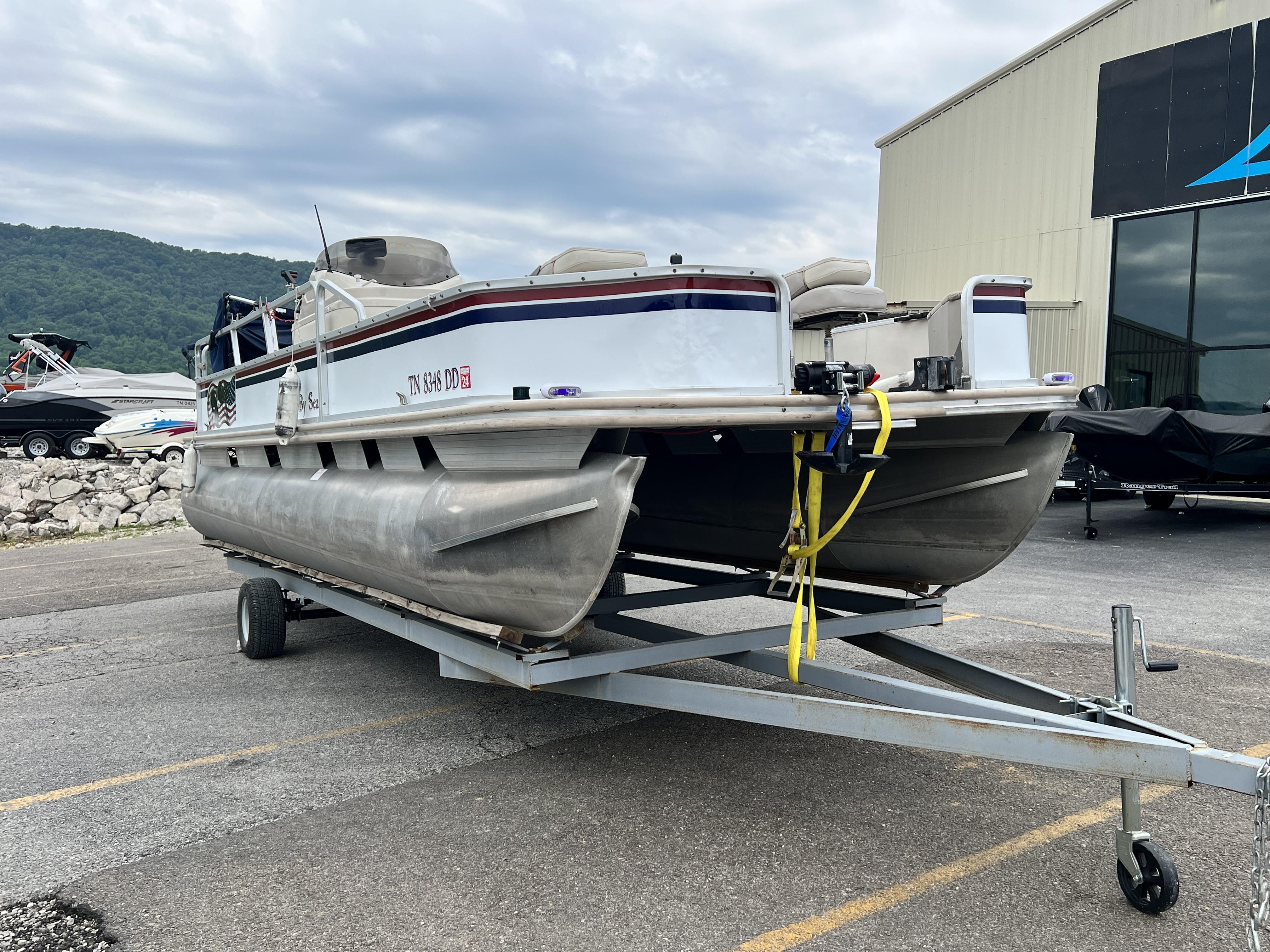2001 Fisher Boats 220DLX