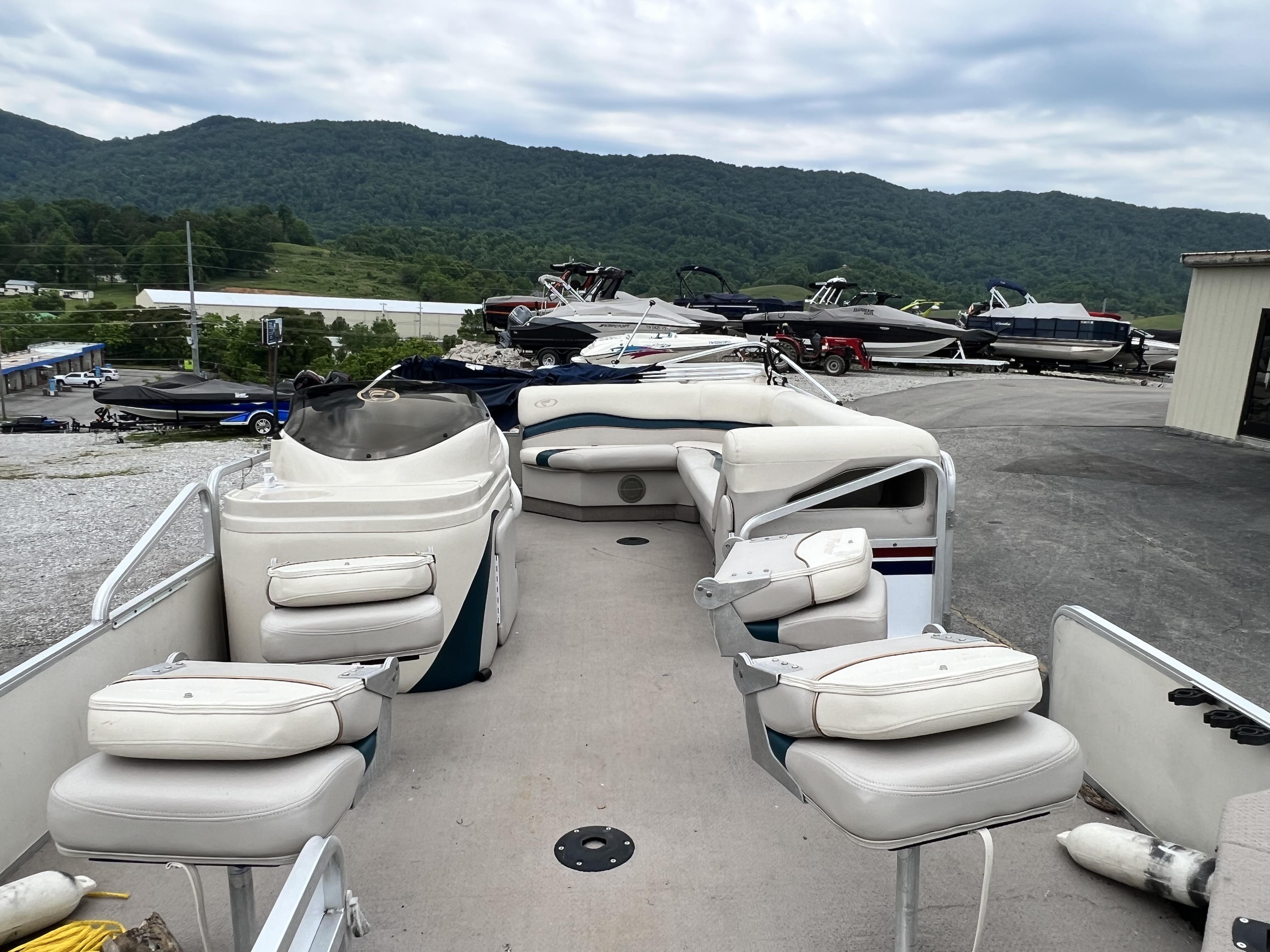 2001 Fisher Boats 220DLX