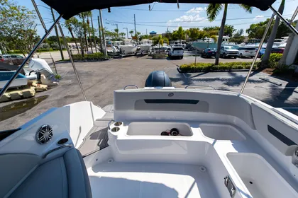 2023 Hurricane SunDeck OB SD 235 OB