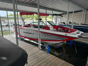 2021 MasterCraft XT22