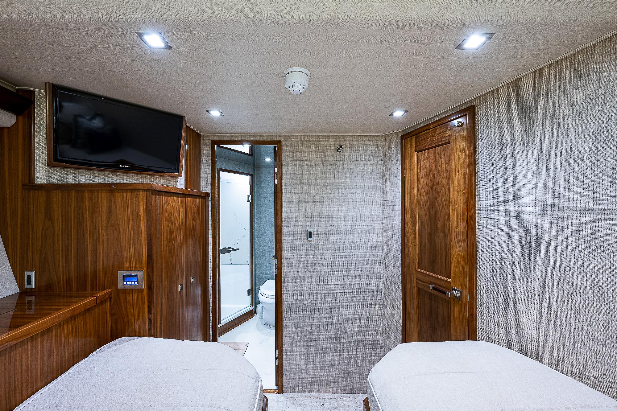 Viking 75 - Starboard Guest Stateroom