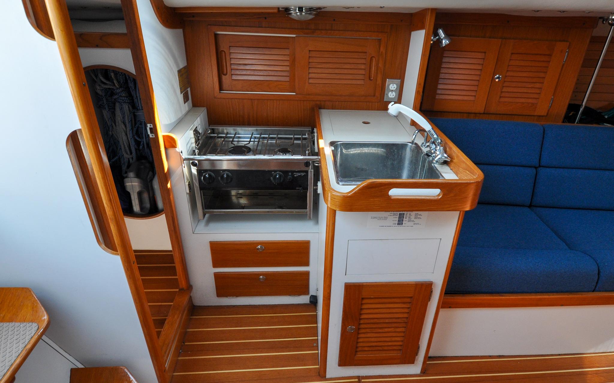 J/124 - Bel Canto - Galley