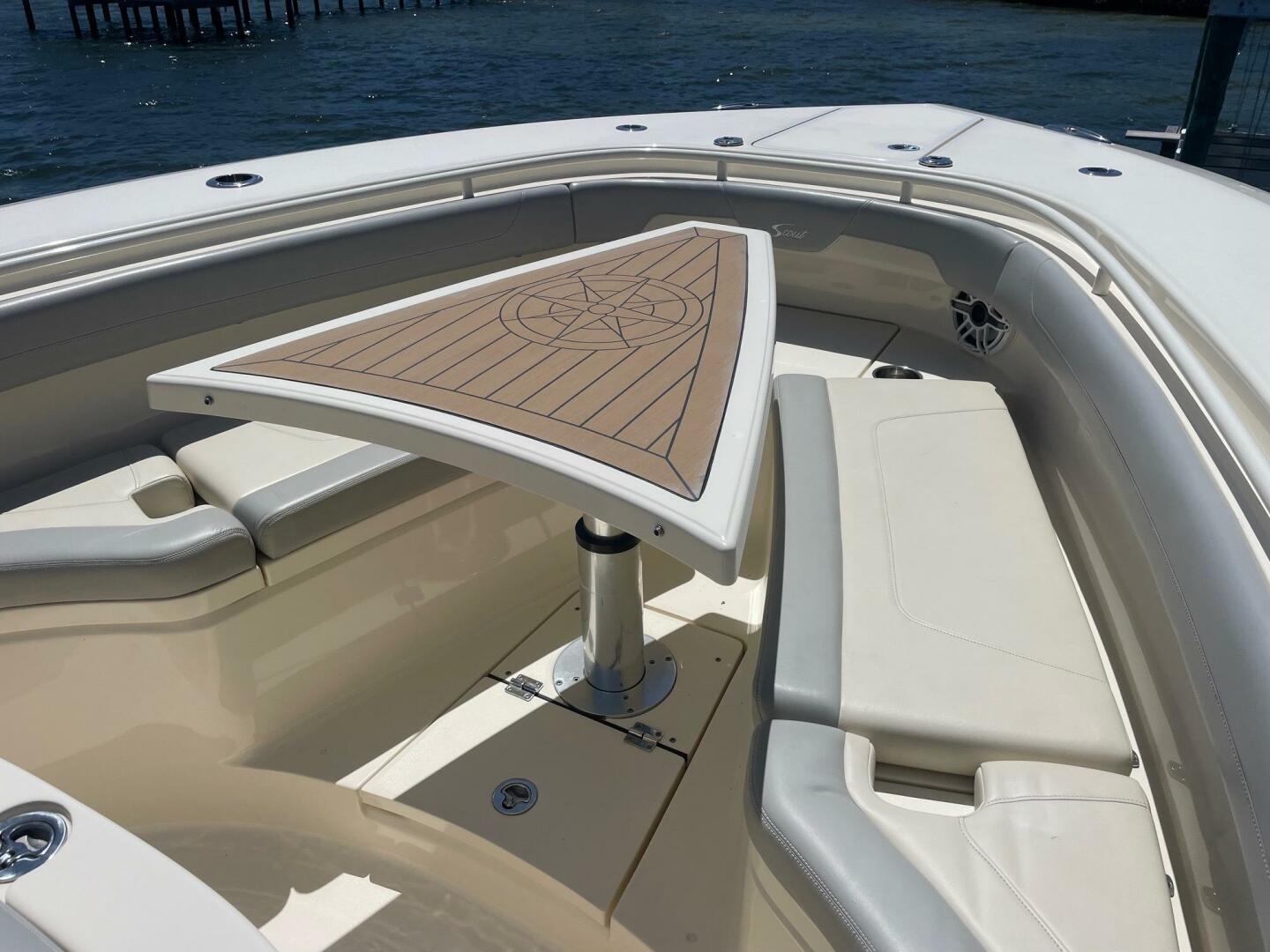 2020 Scout 355 LXF Center Console