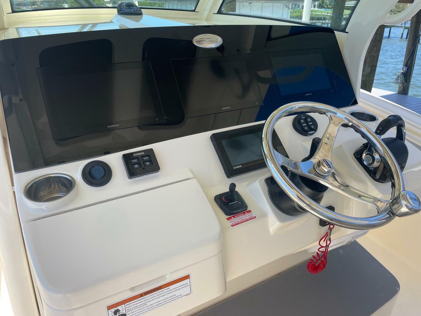 2020 Scout 355 LXF Center Console