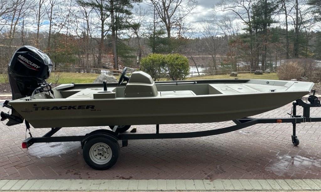 Research 2014 - Tracker Boats - Grizzly 1548 Sportsman on iboats.com