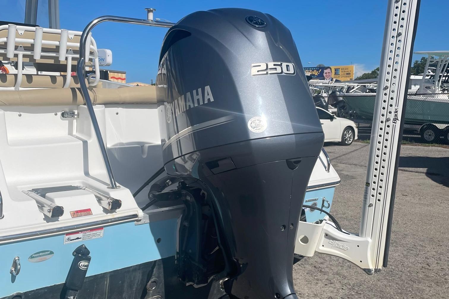 2018 Sea Hunt Ultra 235 SE