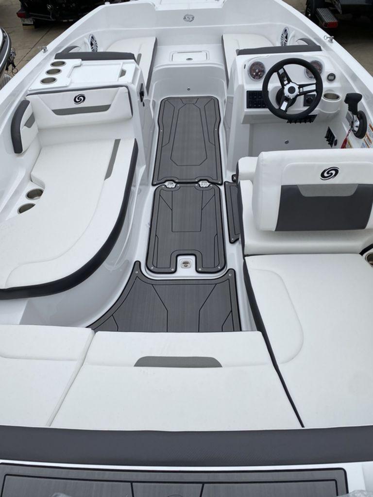 New 2023 Hurricane SunDeck Sport 205 IO, 76548 Harker Heights - Boat Trader