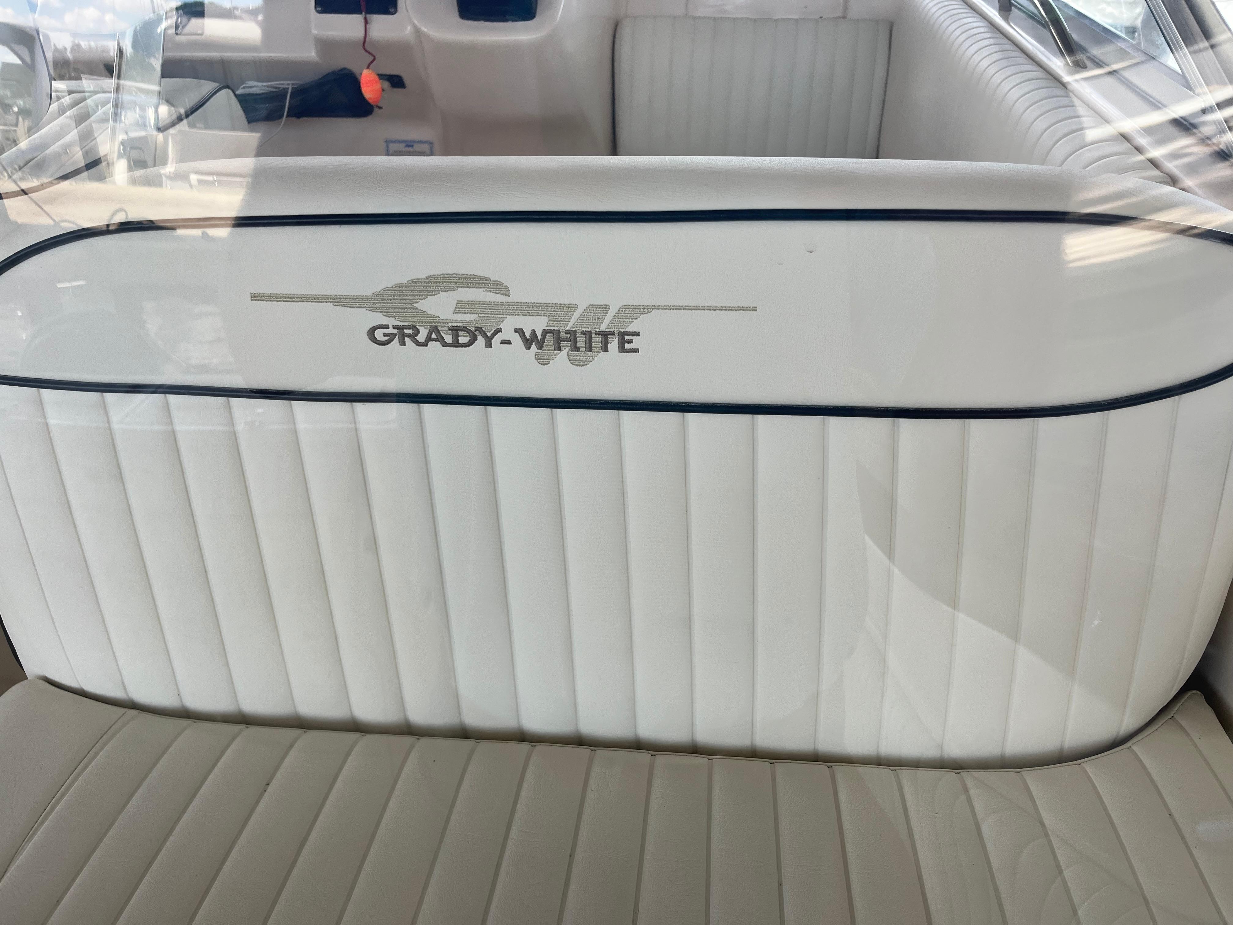 2005 Grady-White 330 Express