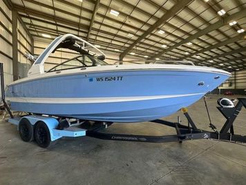 2022 Chaparral 26 Surf