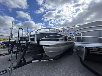 2018 Sun Tracker Fishin' Barge 20 DLX