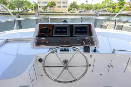 Full Helm Flybridge