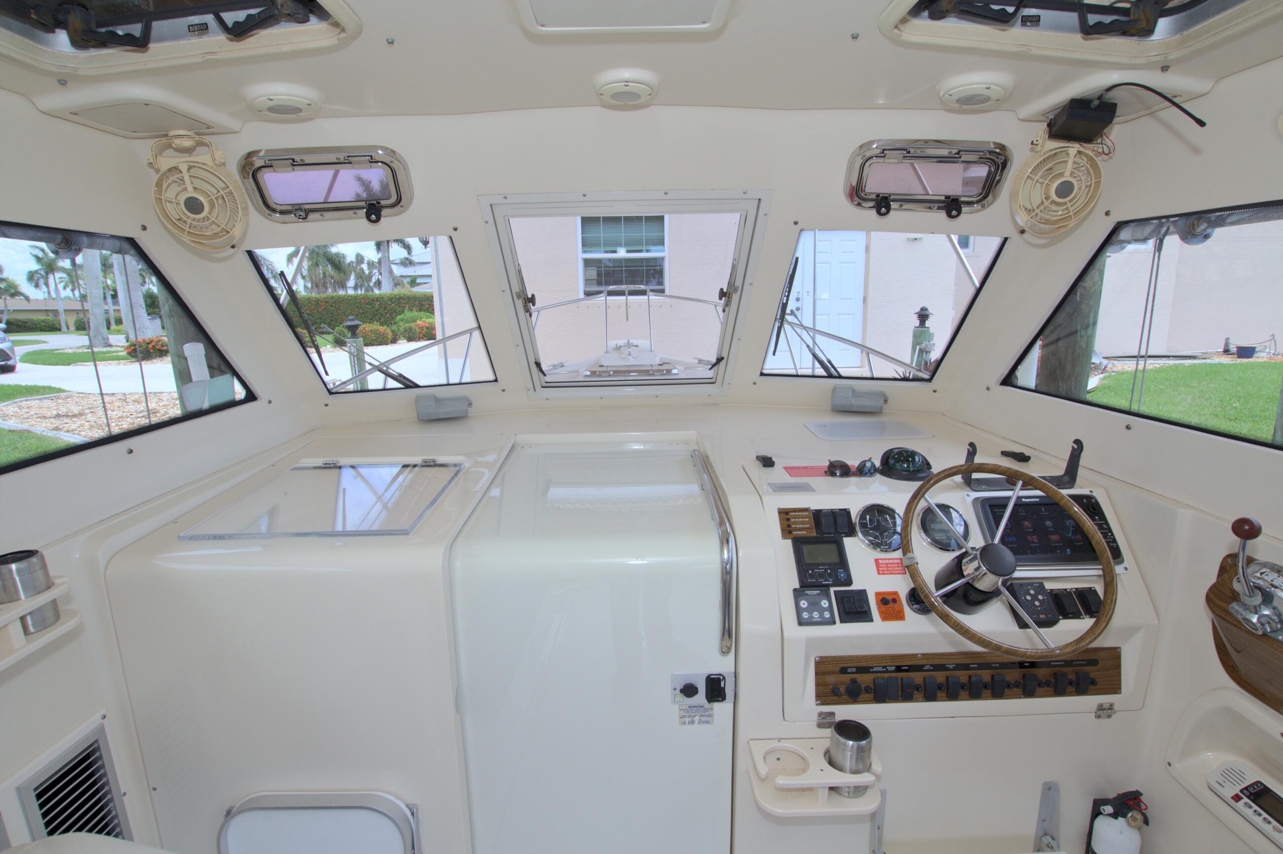2004 Mainship 30 Pilot II Sedan