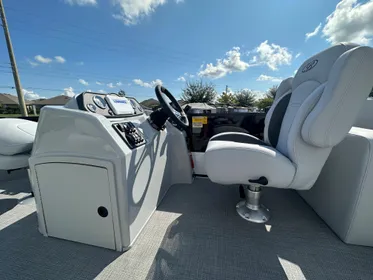 2024 Bentley Pontoons 200 Fish