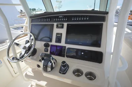 2018 Boston Whaler 330 Outrage