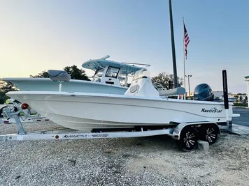 2023 NauticStar 215 Bay