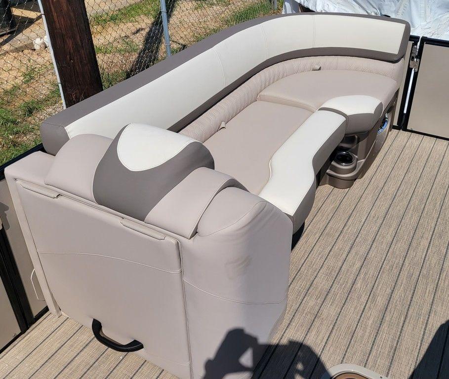 2023 Avalon Catalina Versatile Rear Bench 23 FT