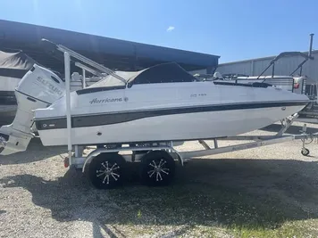 2022 Hurricane SunDeck 187 OB